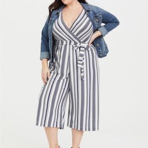 EUC Torrid Textured Knit Culotte Jumpsuit Blue & White Striped Size 3 - 3X